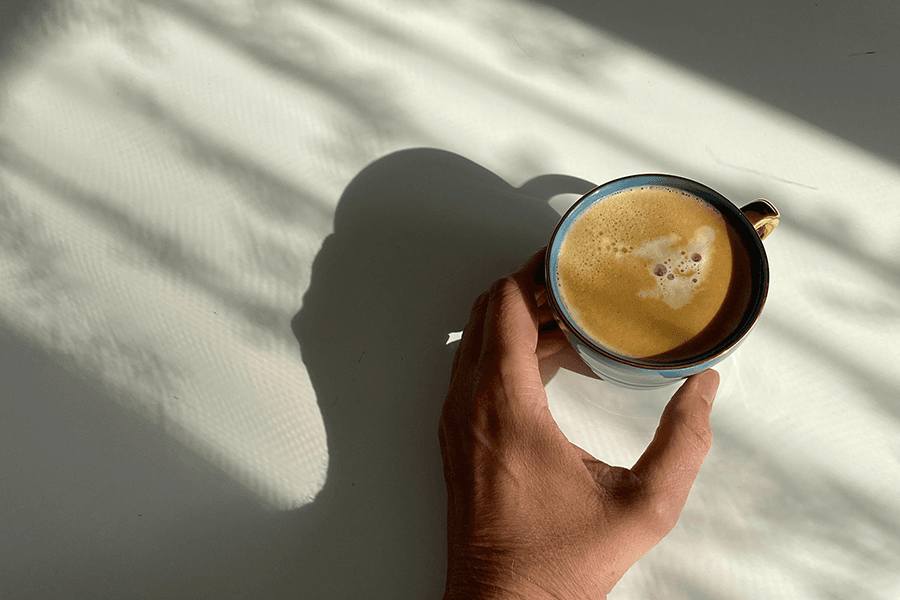 coffein-pexels-larissa-farber-9281757-free